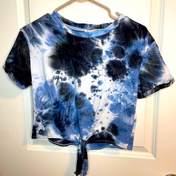 Blue tie dye small t-shirt with a tie bottom - Picture 1 of 1